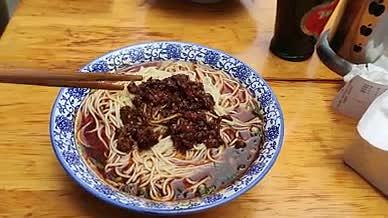 旅行重庆美食拍摄视频杂酱面视频的预览图
